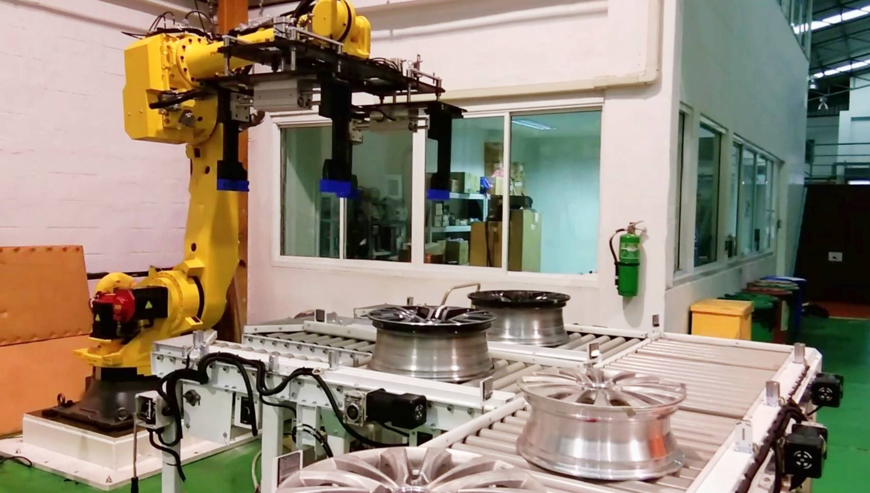 Conveyor robot for factory automation by KUROITSU (THAILAND) CO., LTD..jpg