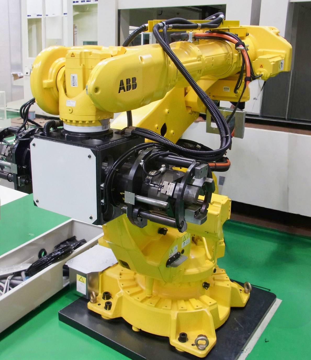 Handling robot for material transfer by KUROITSU (THAILAND) CO., LTD..jpg