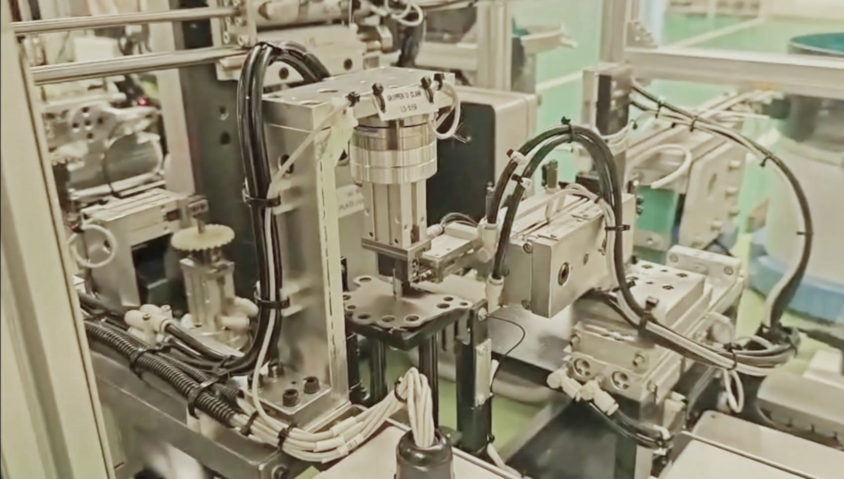 Automatic assembly machine for FA by KUROITSU (THAILAND) CO., LTD..jpg
